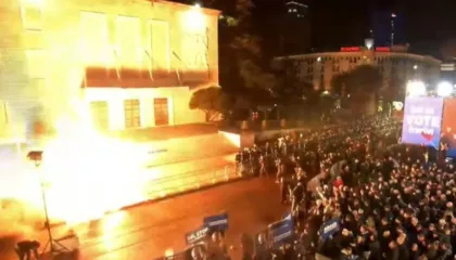 Rama komenton protestën: Mercenarë të paguar nga rrugaçët e lagjeve! Bardhi: Gazi i skaduar nuk të shpëton dot më! (REAGIMET)