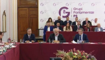 Rama mbledh grupin/ S’ka regji – Çfarë po ndodh me kryeministrin, nuk do ketë fjalim LIVE
