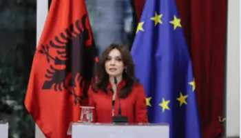 Rama: Në ministrinë e Jashtme punon Elisa, sekretarja dhe roja!