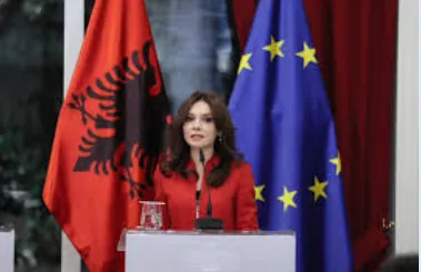 Rama: Në ministrinë e Jashtme punon Elisa, sekretarja dhe roja!