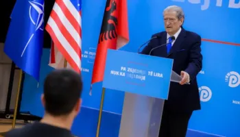 ‘Rama nëse është burrë të rrijë në zyrë’, Berisha tregon skenarin e protestës: Qytetarët do të…