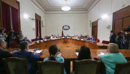 Rama nis rrugën drejt Parlamentarizmit njëpartiak: Ndryshon rregullat e lojës për territorialen për të përjashtuar opozitën