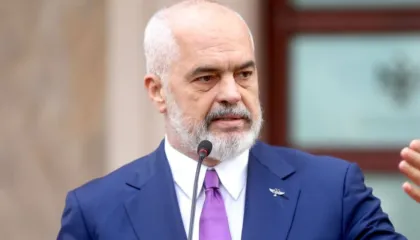 Rama për përmbytjet: Situata u ndërlikua nga papërgjegjshmëria rrëqethëse e atyre që hedhin shishe dhe qese plastike