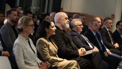 Rama sfidon SHBA-në, ul Ballukun krah të VanHorn! Kryeministri: Akuzat për korrupsion janë bërë mode. Për ne interesohet dhe Kina