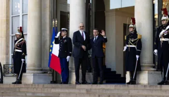 Rama vizitë zyrtare në Paris, pritet nga presidenti francez Macron në Pallatin Elysée