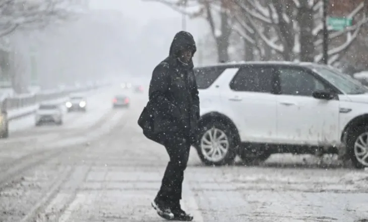 Raportohet edhe për të vdekur ndërsa stuhia dimërore përfshin pjesën më të madhe të SHBA-së