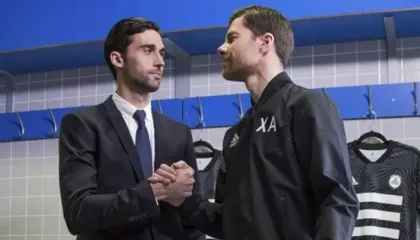 Real Madridi i Xabi Alonso përballë atij të Arbeloa; shifrat konfirmojnë përmirësimin