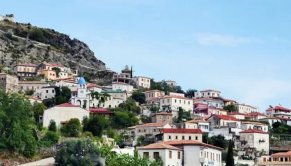 Referencat e ndërtesave për banim në fshat, ja në cilat zona çmimet do barazohen me qytetin