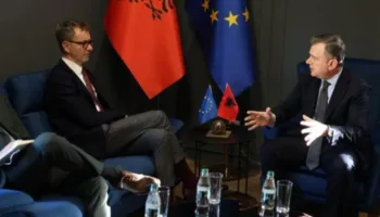 “Reforma zgjedhore dhe territoriale, kyçe për integrimin europian”/ Balla takim me ambasadorin e BE-së