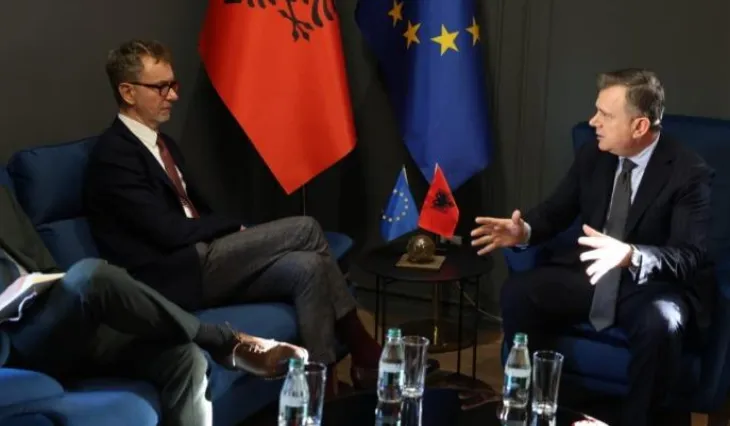 “Reforma zgjedhore dhe territoriale, kyçe për integrimin europian”/ Balla takim me ambasadorin e BE-së