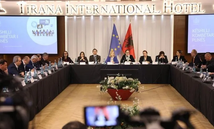 Reformat në tregun e punës/ Ministrja Ibrahimaj mbledh KKP: Dialogu social garanci për politika më të mira…