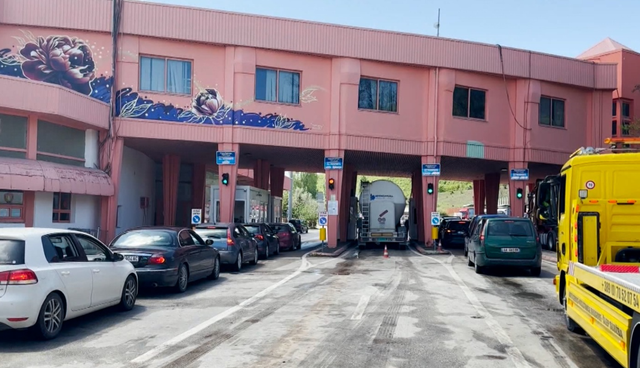 Rekord në kufinj/ INSTAT: Mbi 20 milion hyrje gjithsej në vitin 2025. 12 mln turistë