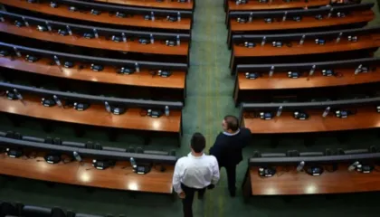 REL: Një miliard euro për Kosovën po presin një “po” nga deputetët