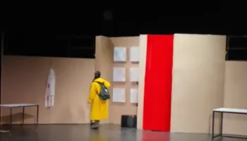 “Rendi i Ri”, shfaqja me regji të Kiço Londos ngjitet në skenën e Teatrit Bylis