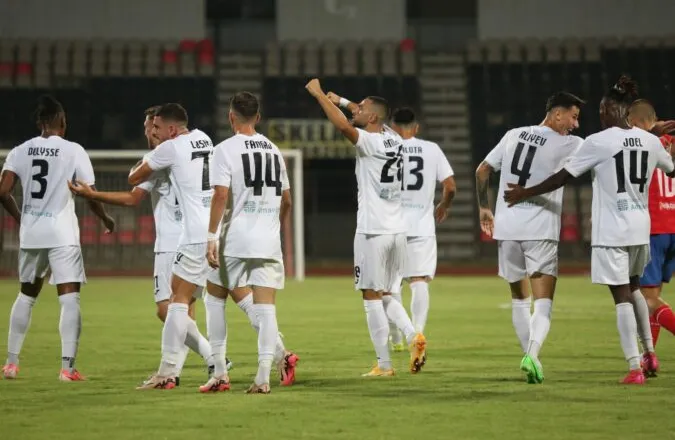 RENDITJA E SUPERIORES/ Arratiset katërshja e parë, ja si pozicionohen ekipet