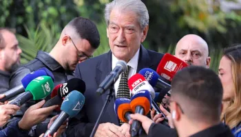 Rëndohen akuzat ndaj Sali Berishës, ish-kryeministri i revoltuar: Fëmijët e mi kanë përfituar shtëpi, njësoj si 1 milion shqiptarë