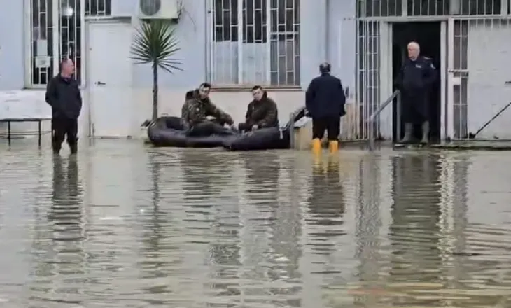 Rëndohet situata në paraburgimin e Durrësit, gardianët shkojnë në punë me gomone!