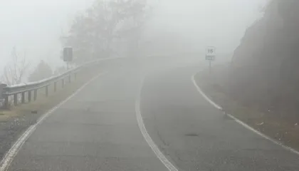 Rënie gurësh dhe mjegull e dendur, qarkullimi i vështirë në Skuraj-Burrel