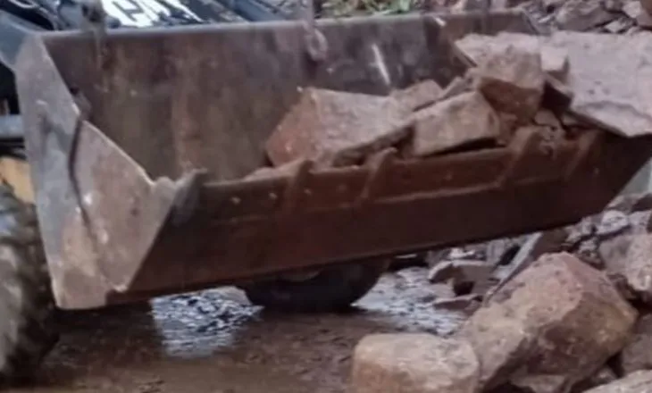 Rënie inertesh, gurësh e prezencë uji, ARRSH: Bllokime në disa akse rrugore