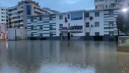 Reshje intensive shiu, problematika në disa lagje në Lezhë