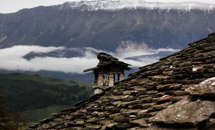 Reshje shiu dhe dëbore në fundjavë, meteorologu tregon kur do të përmirësohet moti
