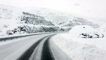 Reshjet e dëborës në Korçë/ 600 familje pa drita