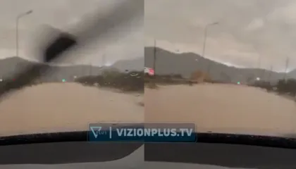 Reshjet e dendura në Vaun e Dejës, del nga shtrati përroi i Glinës, uji vërshon mes qytetit