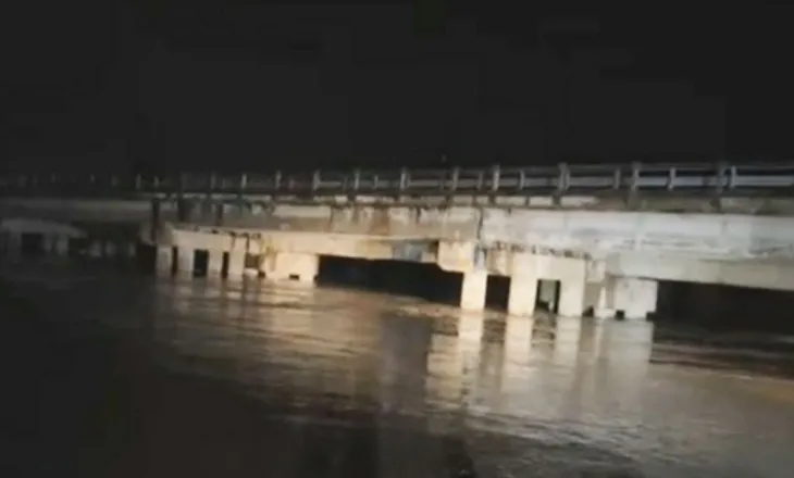 Reshjet e dendura të shiut, lumi Vjosa del nga shtrati/ Evakuohen dhjetëra banorë