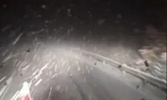 Reshjet e dendura të shiut në qarkun e Elbasanit/ Breshër dhe dëbor në zonat malore, lumi Devoll ka dalë nga shtrati