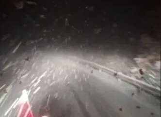 Reshjet e dendura të shiut në qarkun e Elbasanit/ Breshër dhe dëbor në zonat malore, lumi Devoll ka dalë nga shtrati