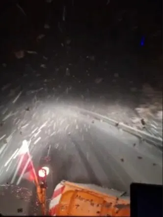 Reshjet e dendura të shiut në qarkun e Elbasanit/ Breshër dhe dëbor në zonat malore, lumi Devoll ka dalë nga shtrati