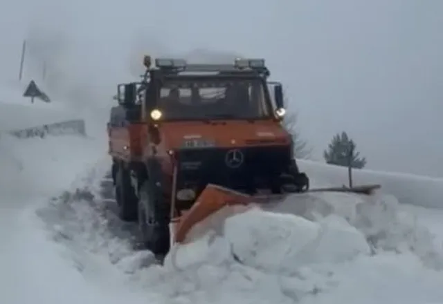 Reshjet e shiut dhe dëborës/ Rama: ARRSH po punon pa ndërprerje për të mbajtur akset rrugore të hapura