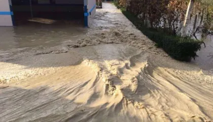 Reshjet, paralajmërohen përmbytje në veri dhe jug