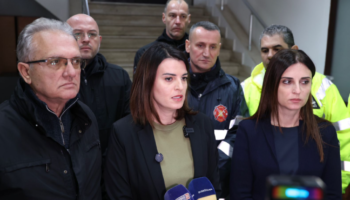 Reshjet përkeqësojnë situatën në Durrës, Koçiu: Prioritet absolut jeta e qytetarëve. Evakuohen 90 banorë nga Katundi i Ri dhe Sukthi