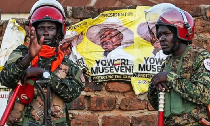 “Rezultatet nuk janë të besueshme”/ Presidenti i Ugandës fiton me një avantazh të thellë zgjedhjet, lë shumë pas rivalin e tij politik