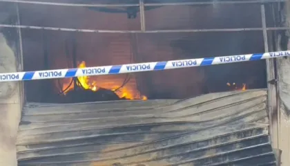 Riaktivizohet sërish zjarri në tregun e rrobave tek ‘5 Maj’