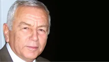 Rikthimi te shkrimi i studiuesit Qerim Vrioni, “Kur u ngrit flamuri pa yllin e kuq”