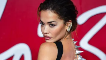 Rita Ora emocionon me fjalët për gjyshen: Vlerësoni njerëzit tuaj të dashur, derisa janë ende gjallë