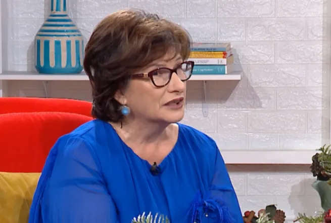 Rrëfimi prekës e plot dhembje i një nëne, tregon historinë e humbjes së pesë fëmijëve: I kërkoja nëpër varreza…