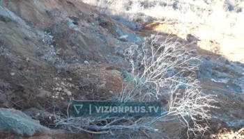 Rrëshqet toka, dëmtohen shtëpitë, situatë e rënduar në fshatin Spathar në Librazhd