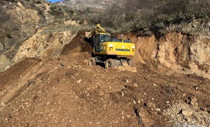 Rrëshqitje dherash dhe akse të bllokuara, situata problematike në disa bashki të qarkut Gjirokastër