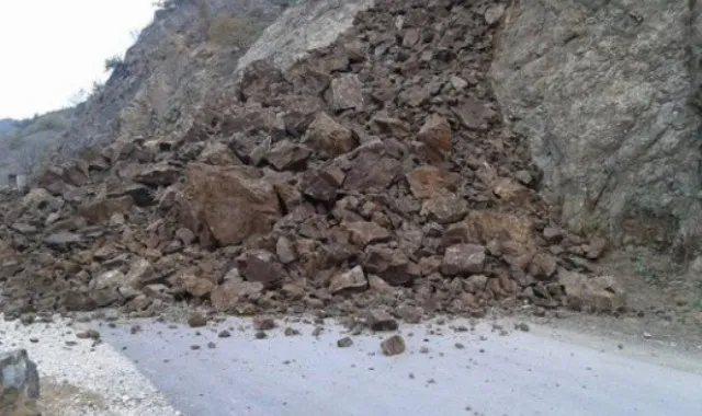 Rrëshqitje dherash në Përmet dhe Këlcyrë/ Shfaqen problematika me furnizimin me energji elektrike