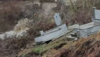 Rrëshqitje dherash në Pogradec, dëmtohen varrezat në Dardhas