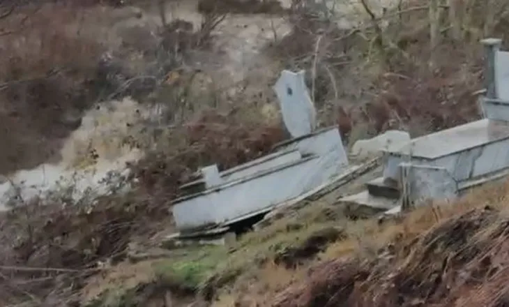 Rrëshqitje dherash në Pogradec, dëmtohen varrezat në Dardhas