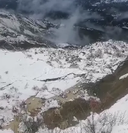 Rrëshqitje masive dherash në Përmet, banori: Shtëpitë dridhen sikur bie tërmet