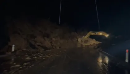 Rrëshqitje masive e dherave në aksin Qukës-Qafë Plloçë, bllokohet qarkullimi