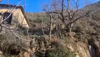 Rrëshqitje masive e tokës në Selenicë, rrezikohet të preken banesat e fshatit