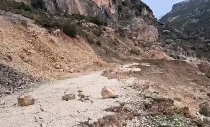 Rrëshqitje masive në Bashaj e Matogjin/ 500 metra tokë e shkëputur, dhjetëra familje të izoluara prej ditësh