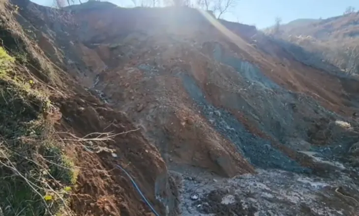 Rrëshqitje masive toke në fshatin Spathar të Librazhdit, dëme në banesa dhe infrastrukturën rrugore