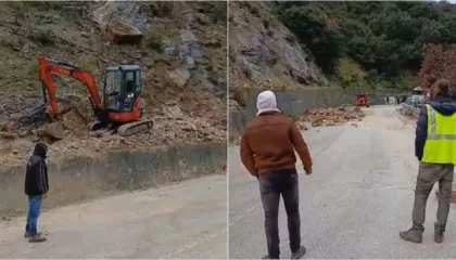 Rrëshqitje të masivit shkëmbor në aksin Kuç-Qeparo, bllokohet për disa orë qarkullimi i automjeteve